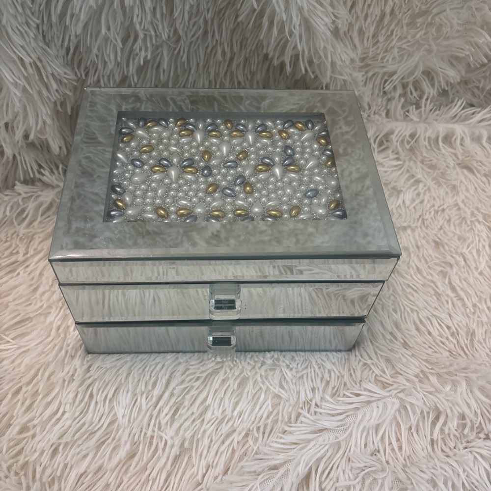 Elegant Silver Jewelry Box with Pearl Accents
